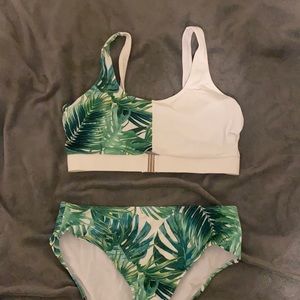 Brand new 2 piece bathing suit